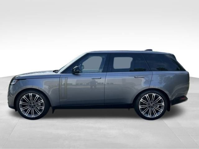 New 2025 Land Rover Range Rover SE image 2