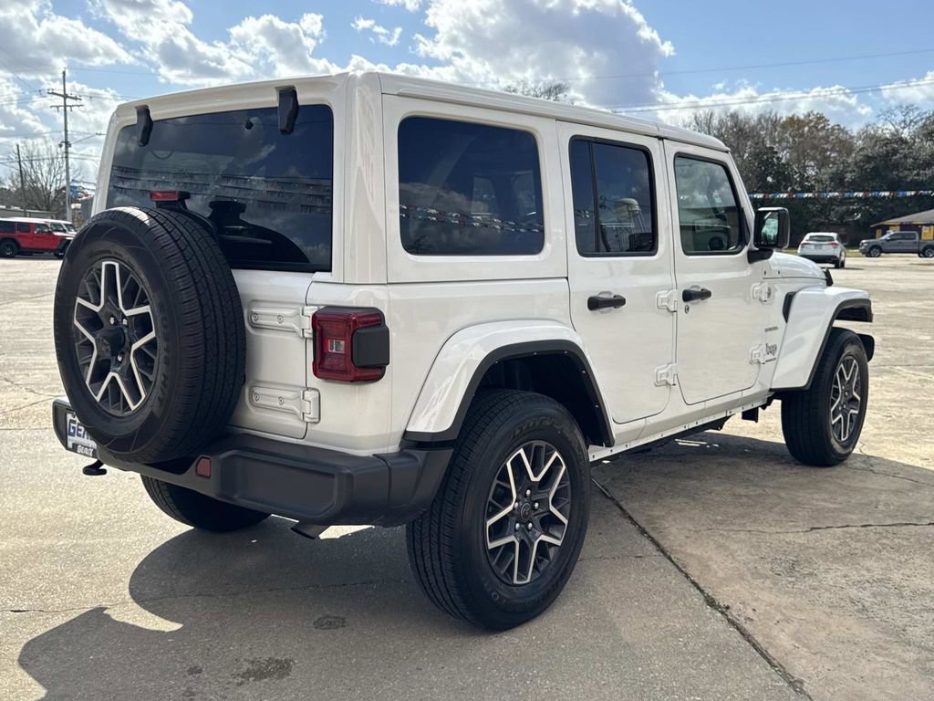 Used 2024 Jeep Wrangler Sahara image 13