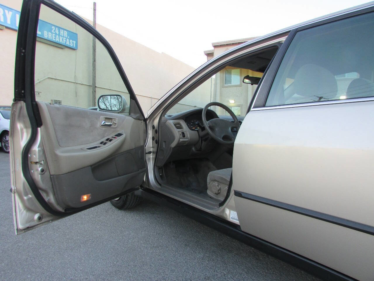 Used 2000 Honda Accord LX image 9