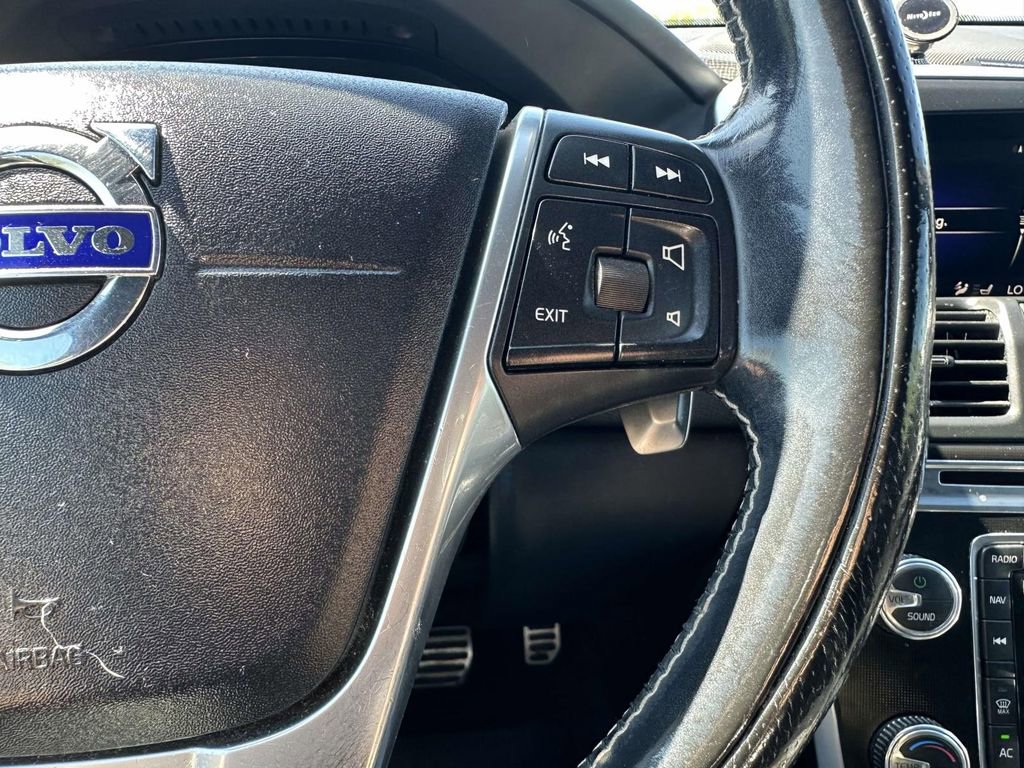 Used 2017 Volvo XC60 T6 R-Design w/ Climate Package image 14