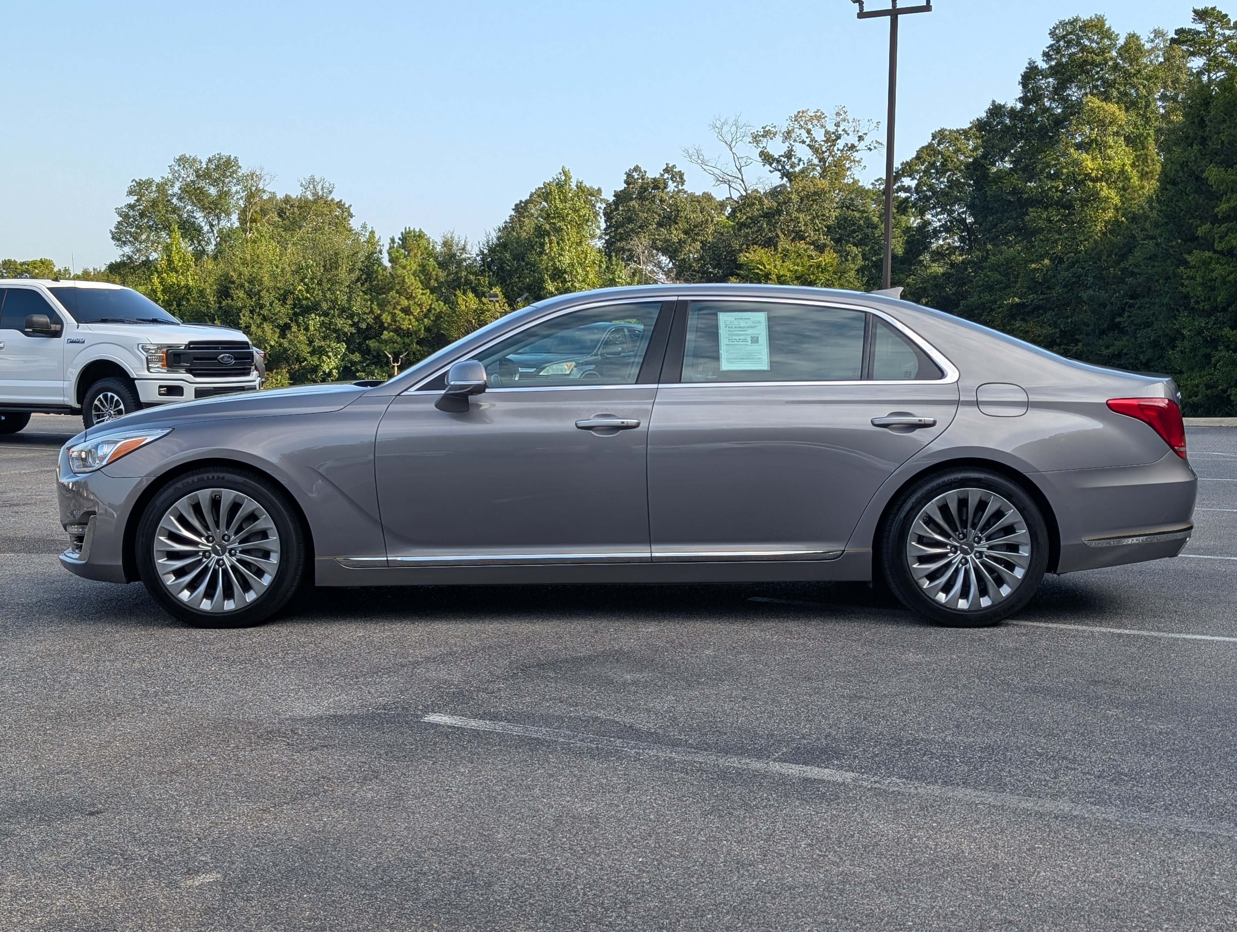 Used 2018 Genesis G90 3.3T Premium RWD image 6