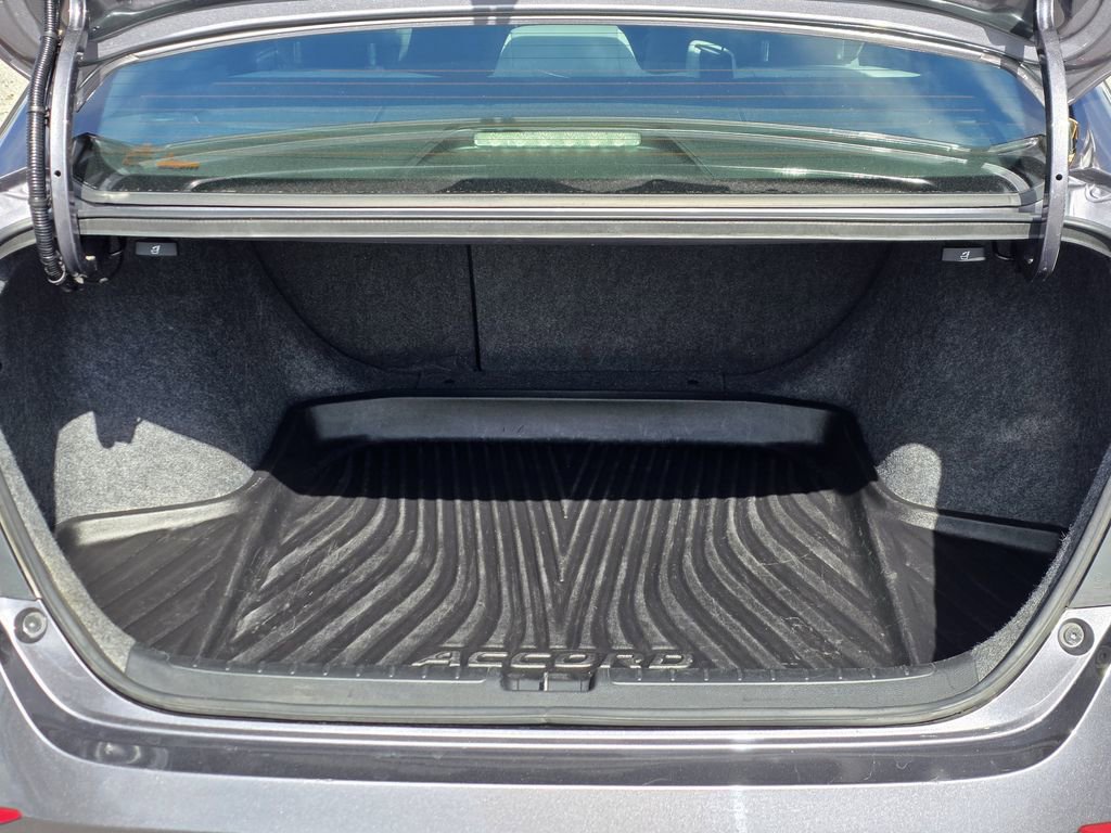 Used 2018 Honda Accord EX image 9