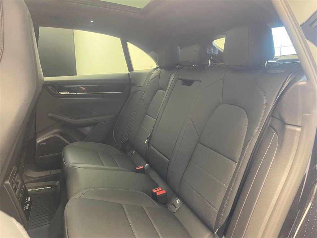 New 2025 Porsche Macan 4S Electric image 17