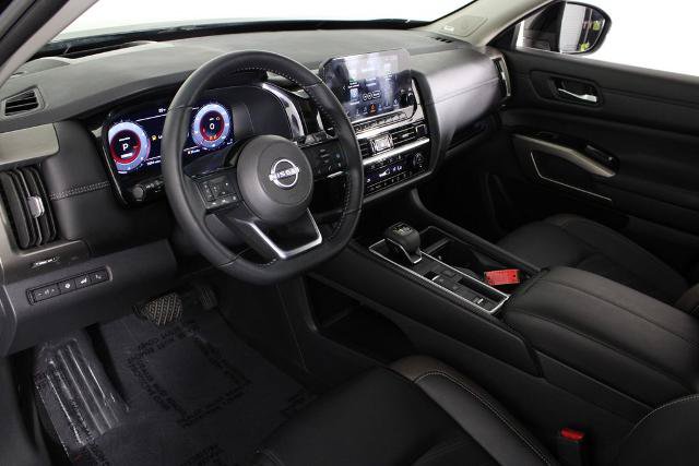 Certified 2025 Nissan Pathfinder Platinum w/ Black Appearance Package FWD image 20