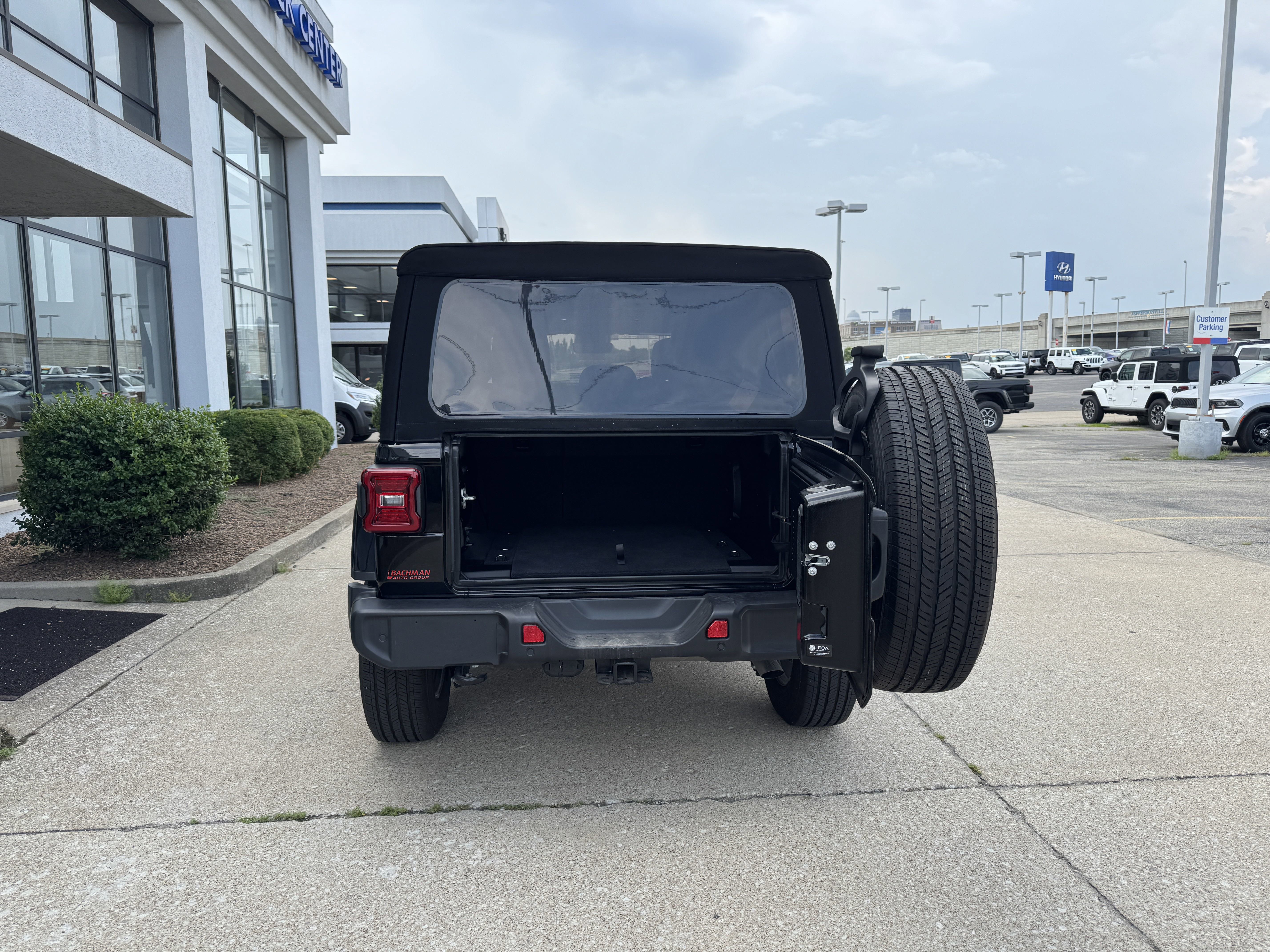 New 2024 Jeep Wrangler Sahara w/ Technology Group image 10