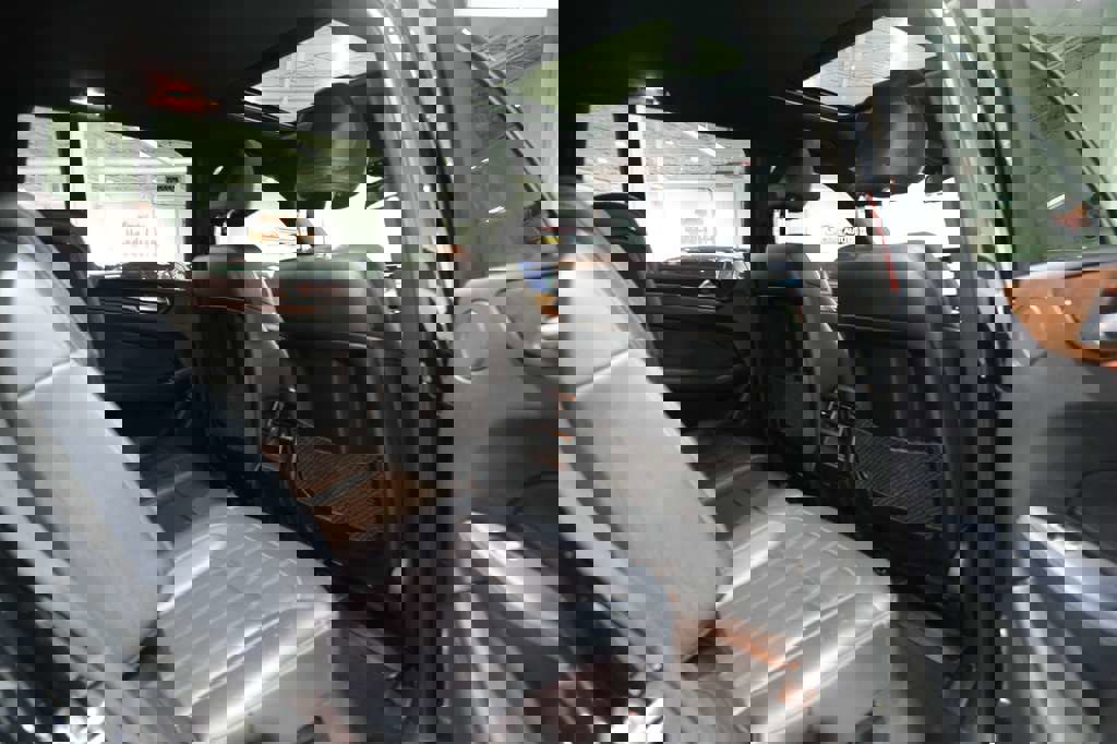 Used 2018 Mercedes-Benz GLS 450 4MATIC w/ Premium Package image 26