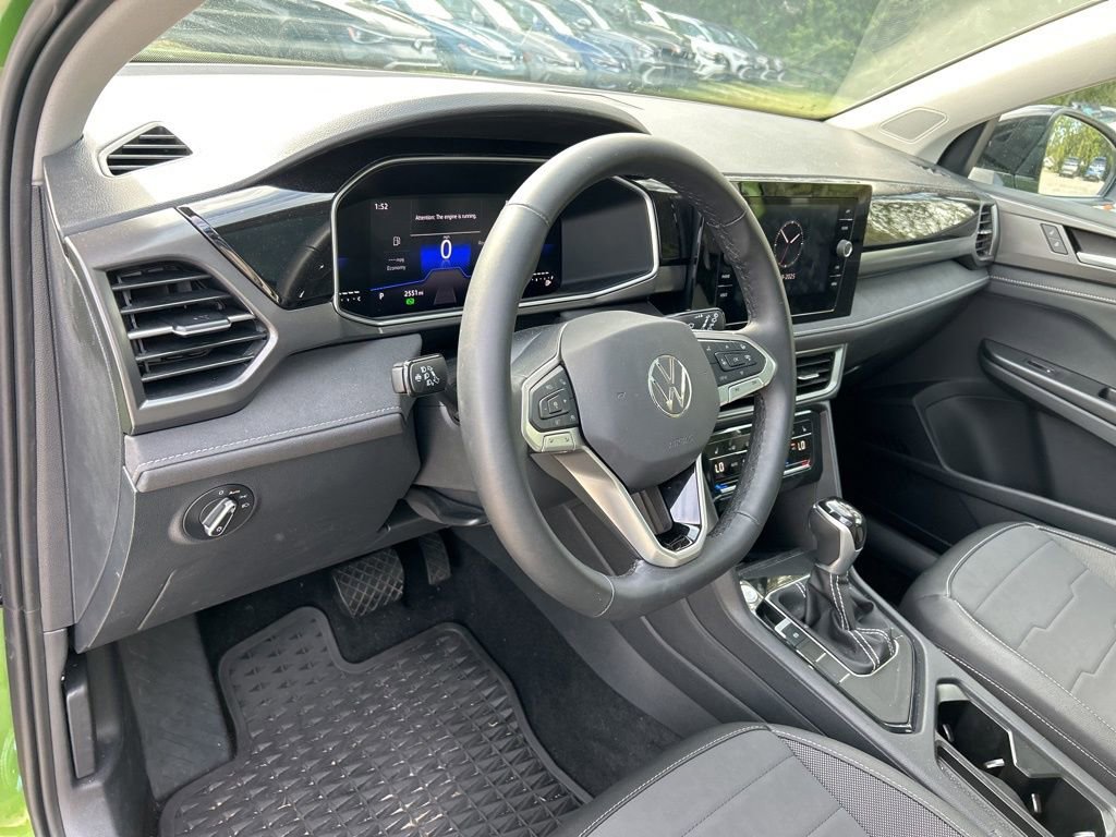 Certified 2025 Volkswagen Taos SE image 22