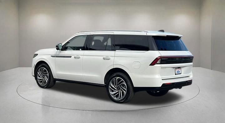 New 2026 Lincoln Navigator L Reserve image 3