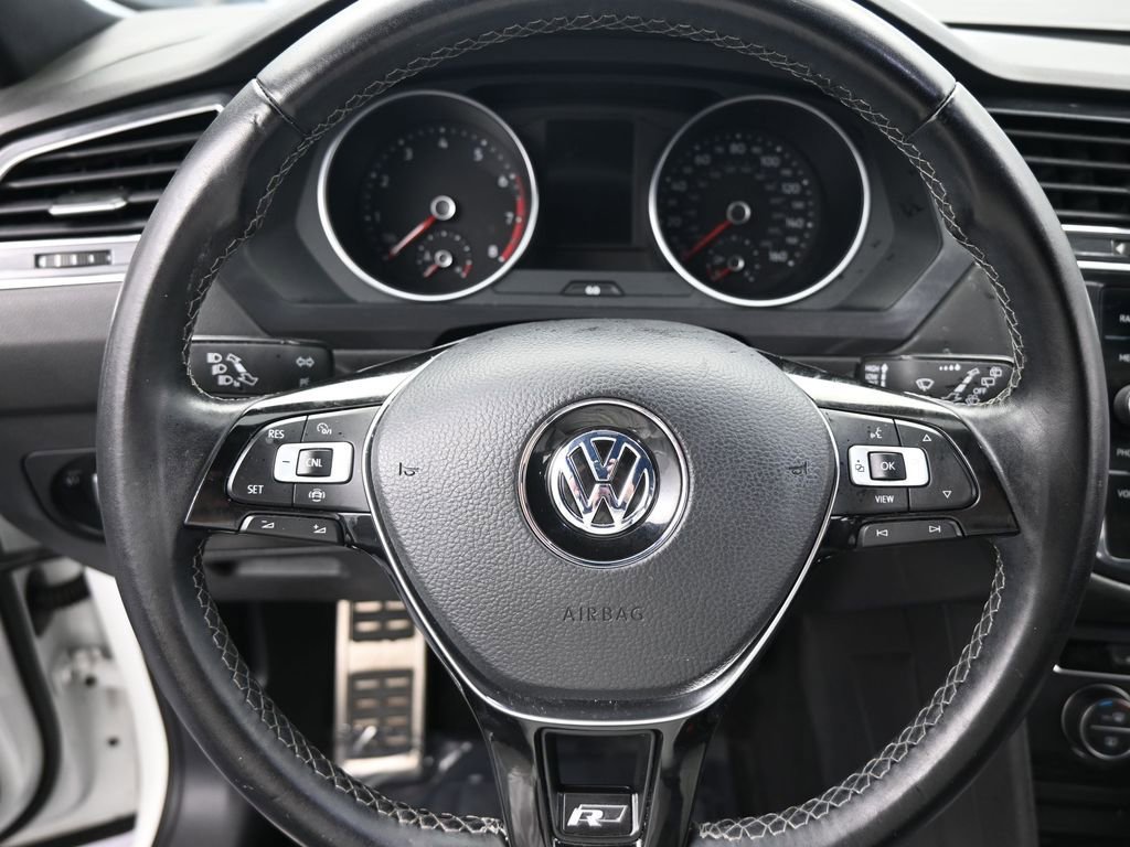 Used 2020 Volkswagen Tiguan SE R-Line image 14
