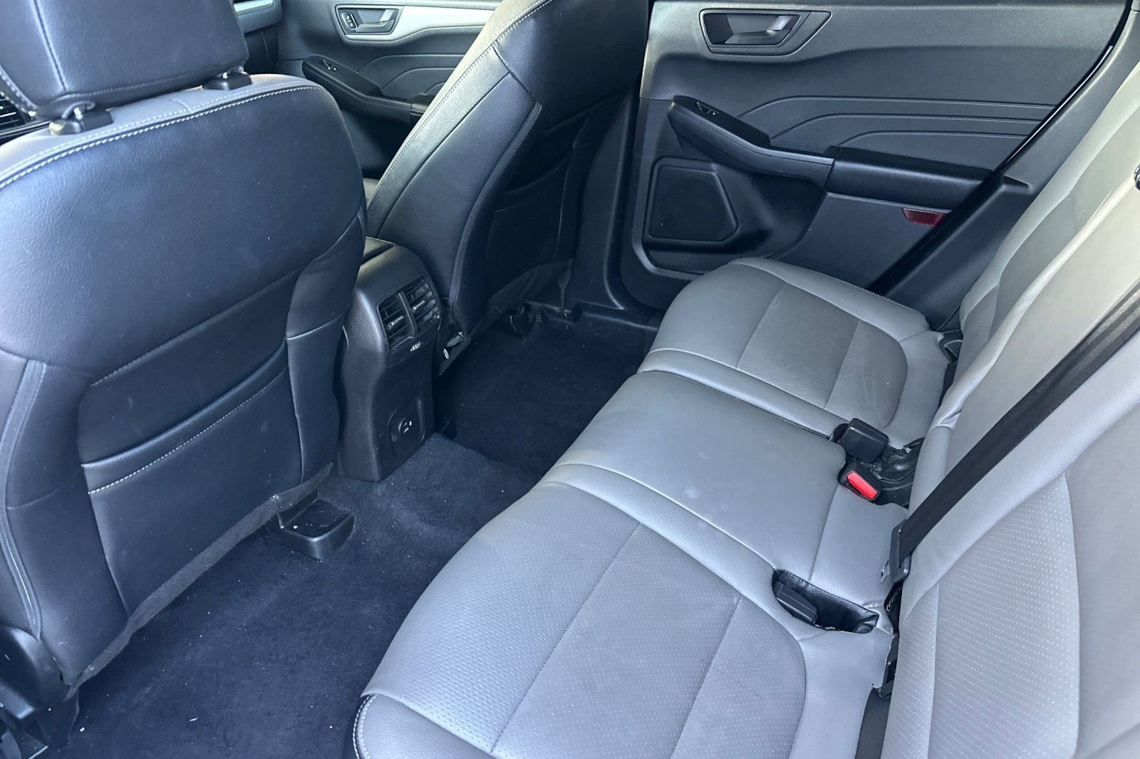 Used 2022 Ford Escape SE w/ SE Sport Appearance Package FWD image 8