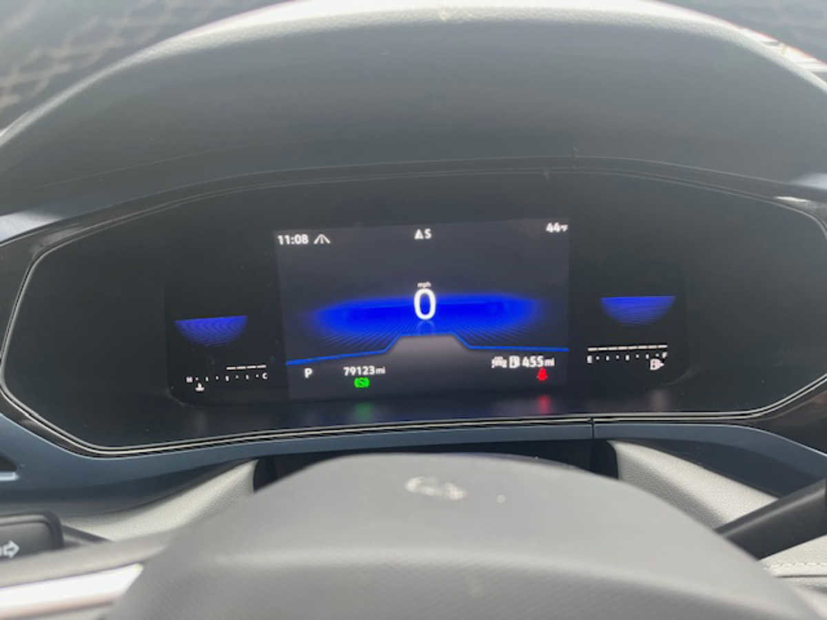 Used 2023 Volkswagen Taos SE w/ Panoramic Sunroof Package image 7