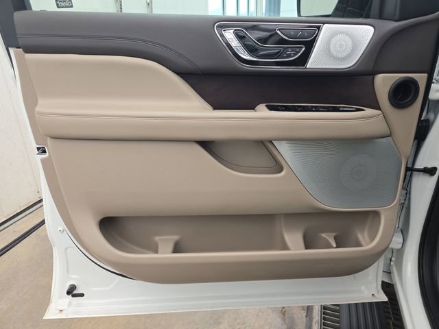 Used 2023 Lincoln Navigator L Reserve image 10