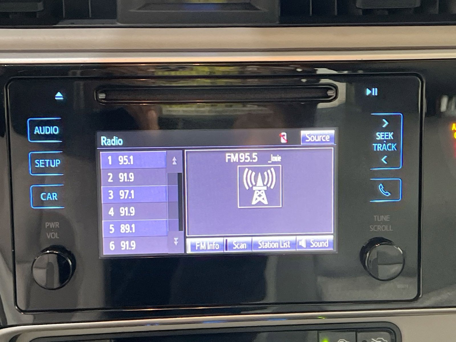 Used 2019 Toyota Corolla L image 17