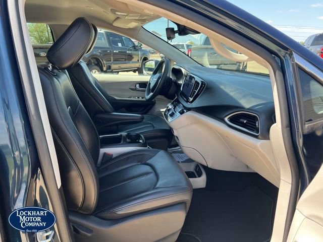 Used 2023 Chrysler Pacifica Touring-L image 21