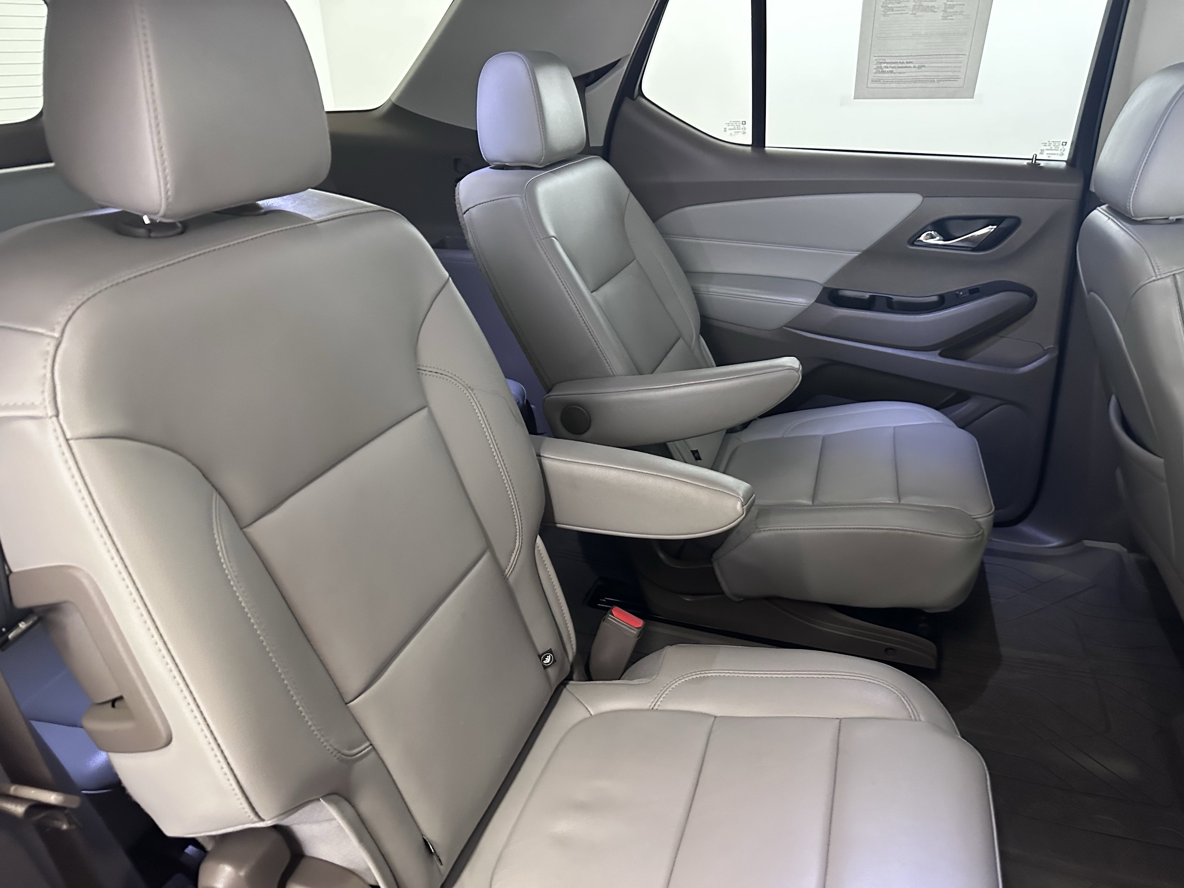 Used 2020 Chevrolet Traverse LT w/ LT Premium Package FWD image 34