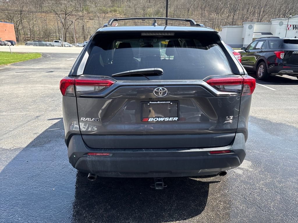 Used 2021 Toyota RAV4 LE AWD/4WD image 4