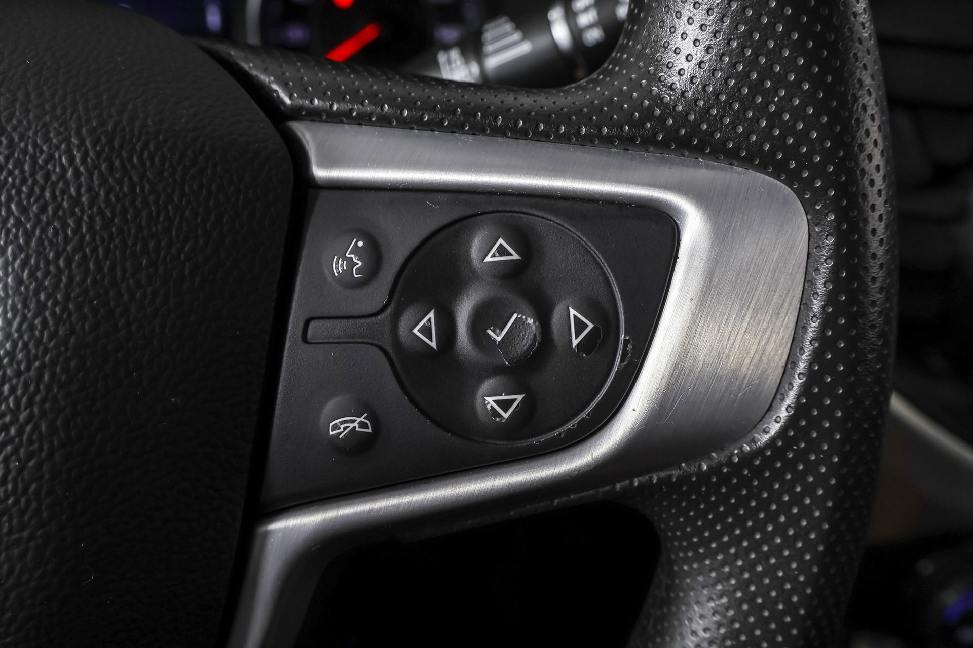 Used 2023 GMC Acadia SLE w/ LPO, Floor Liner Package image 29