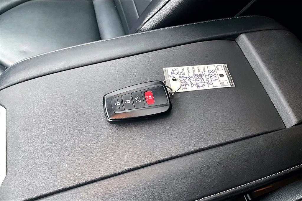 Used 2022 Toyota Highlander XLE image 35