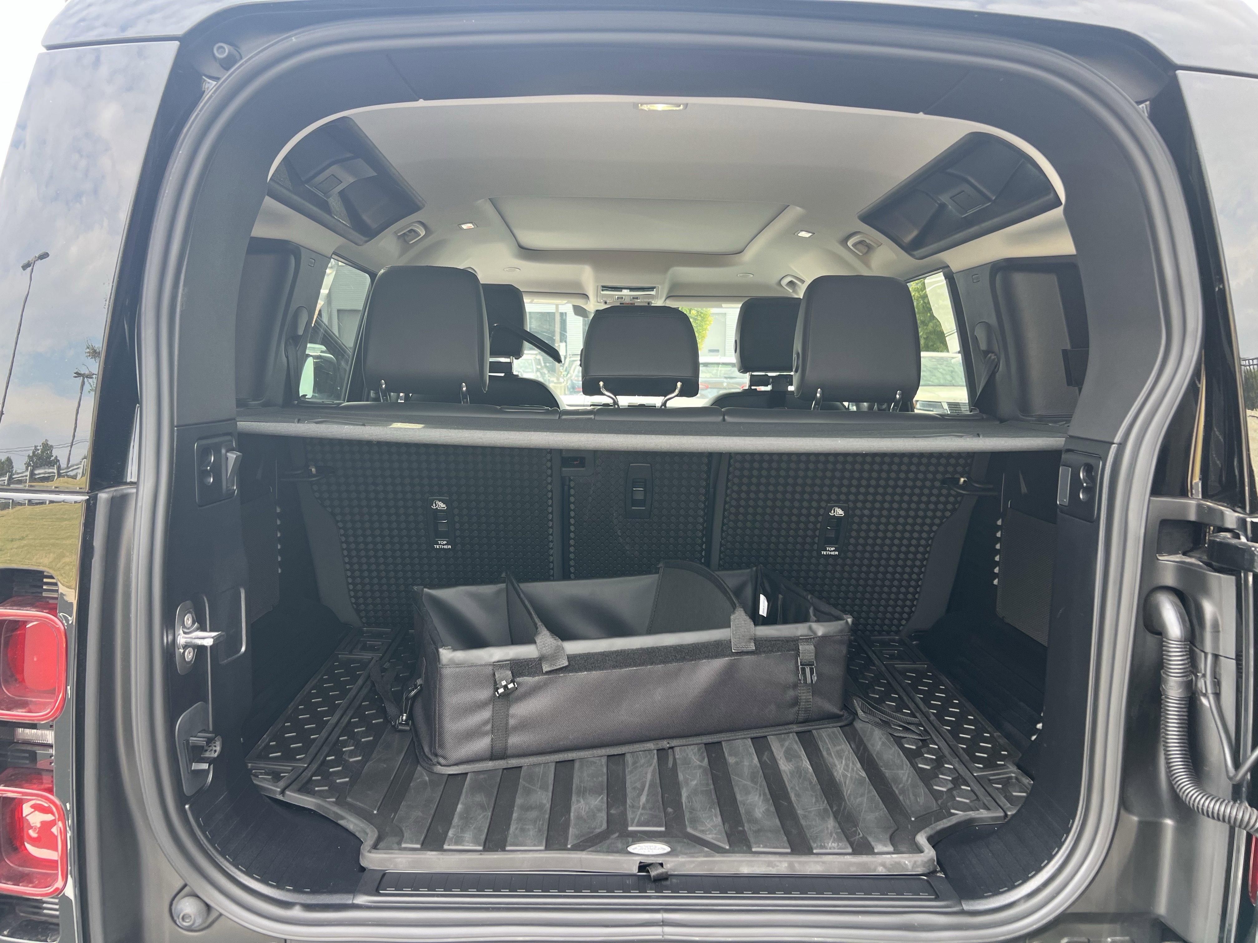 Used 2024 Land Rover Defender 110 S image 35