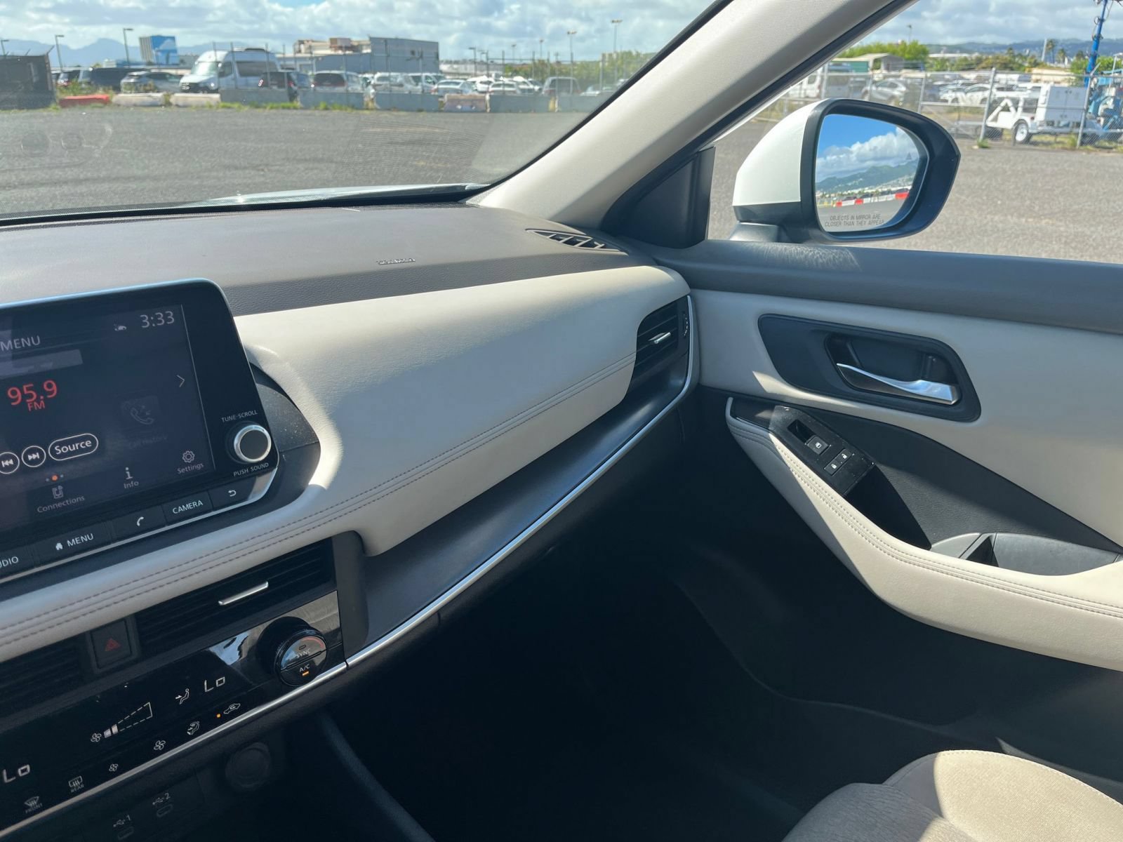 Used 2025 Nissan Rogue SV FWD image 29