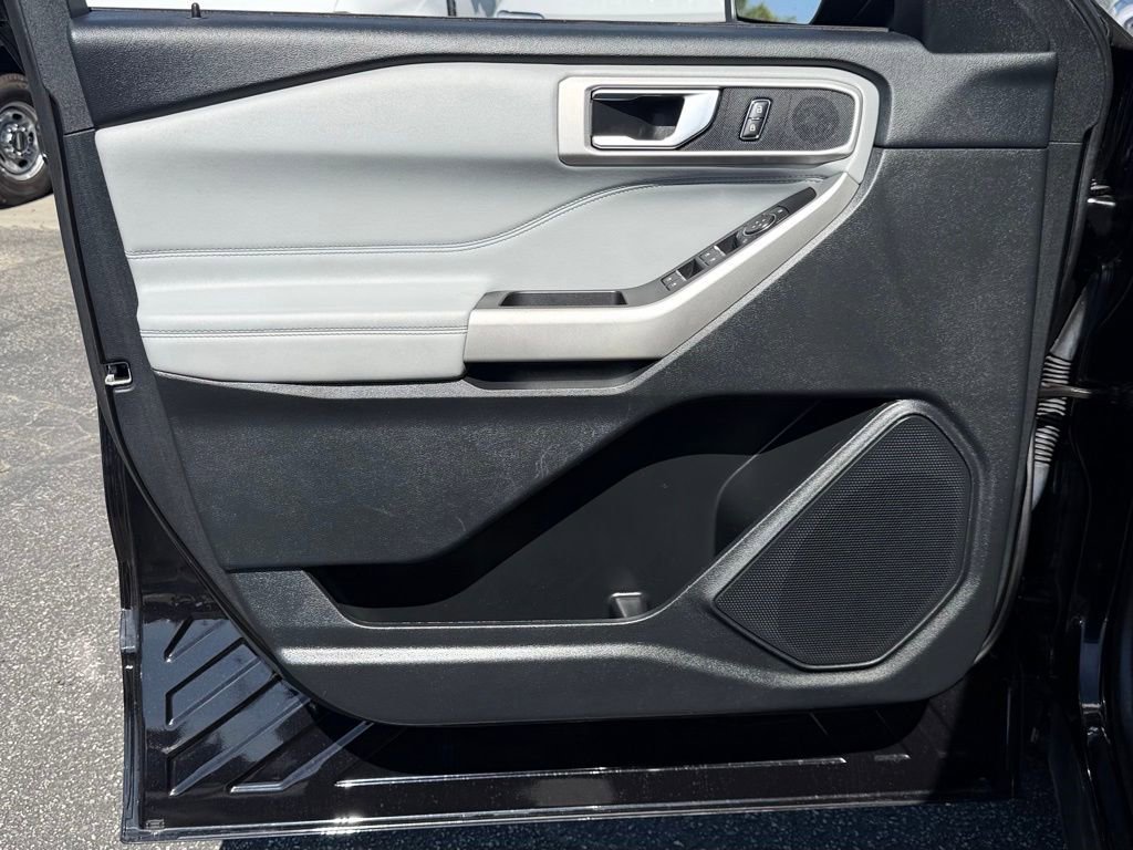 Certified 2022 Ford Explorer XLT w/ Equipment Group 202A image 14