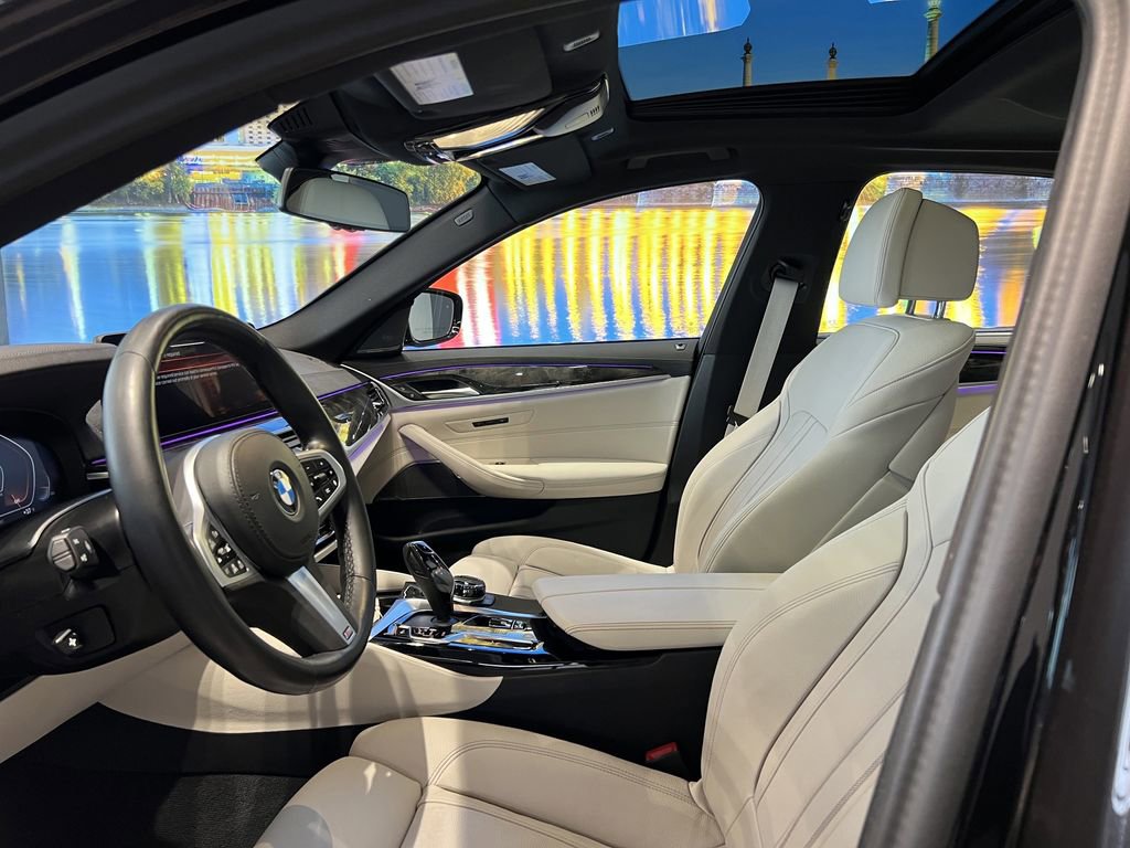 Used 2023 BMW M550i xDrive w/ Dynamic Handling Package image 13
