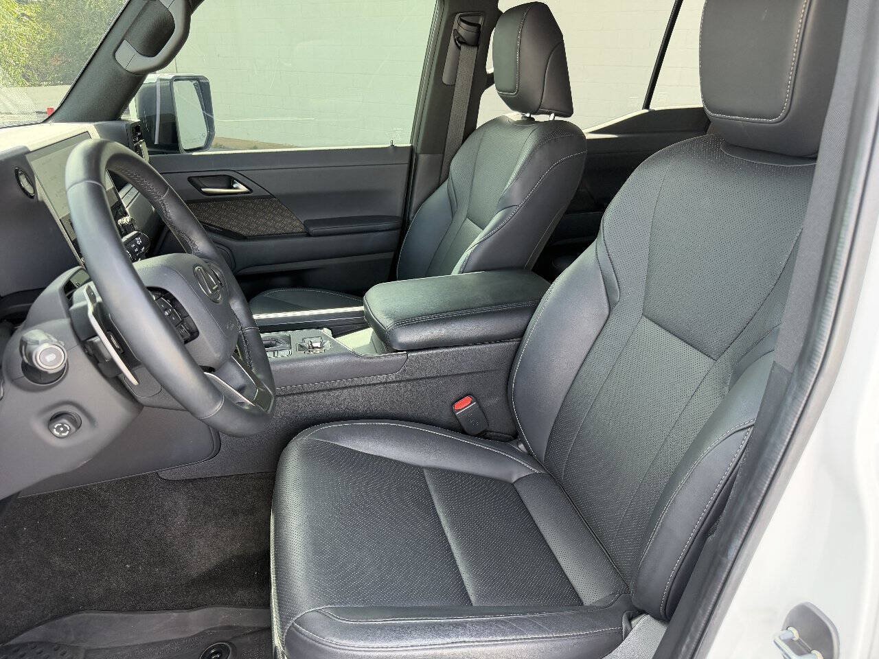 Used 2025 Lexus GX 550 w/ Accessory Package (2T) AWD/4WD image 13