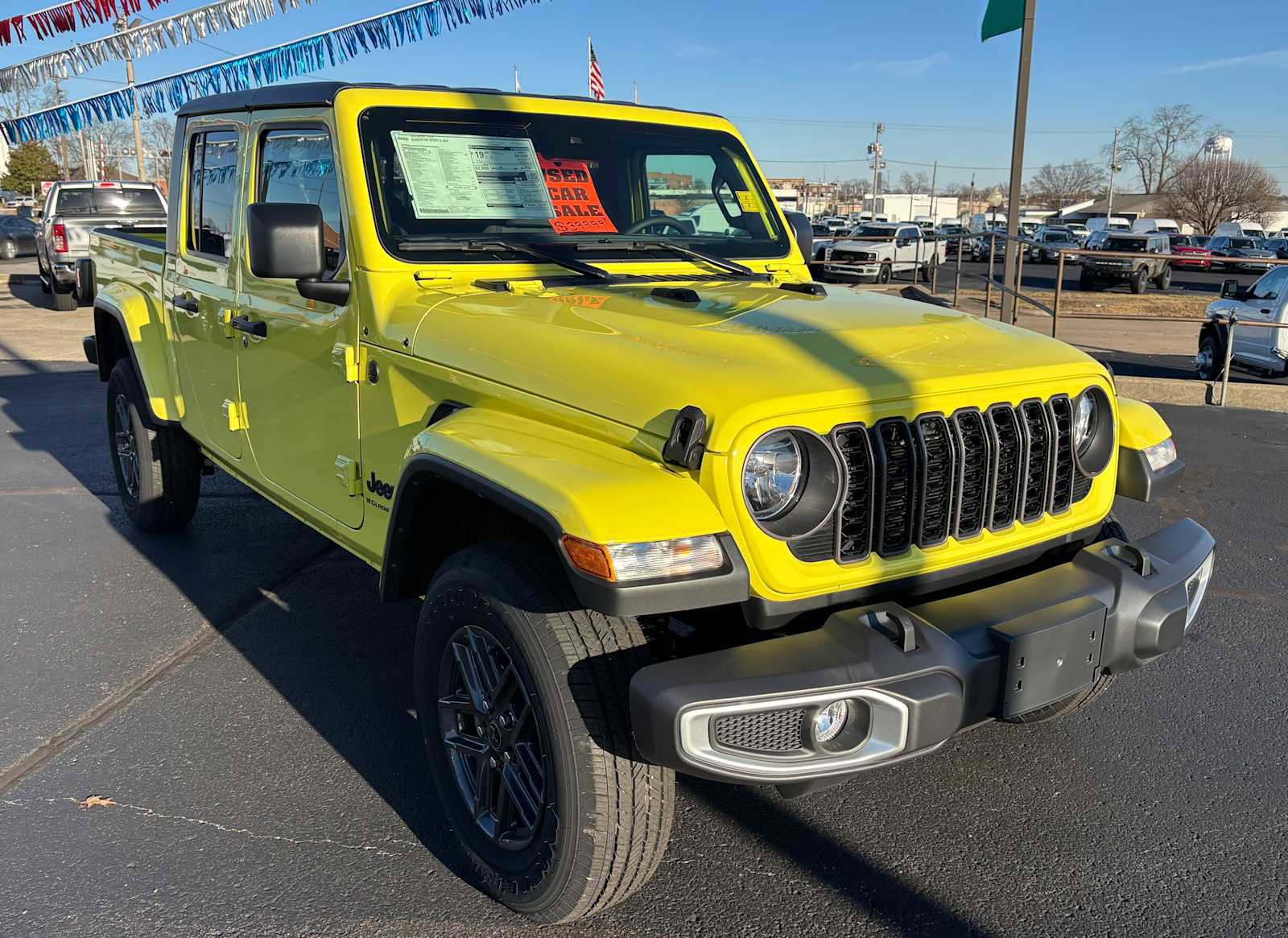 Certified 2024 Jeep Gladiator Sport AWD/4WD image 4