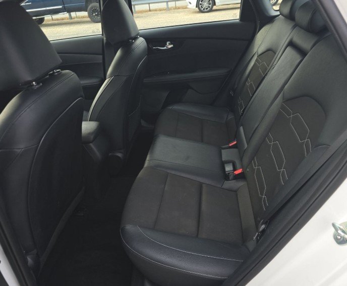 Used 2024 Kia Forte GT-Line image 9