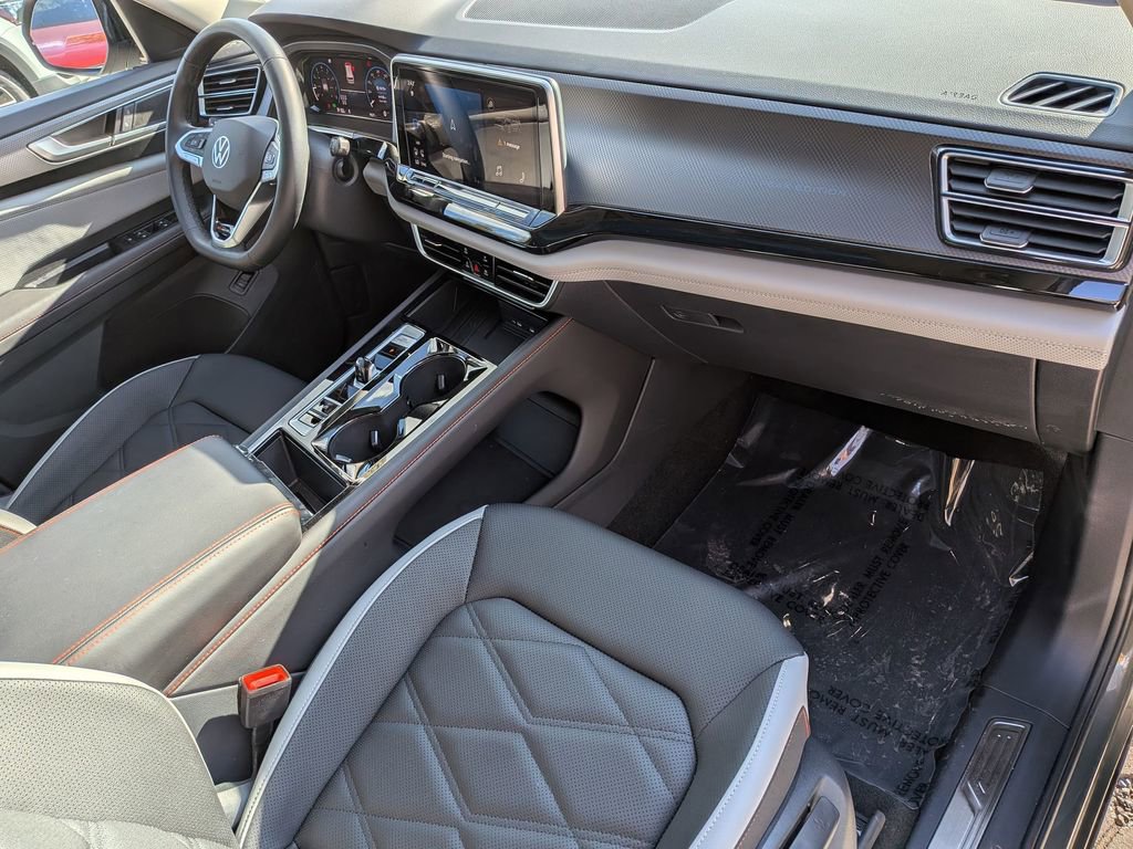 Used 2025 Volkswagen Atlas Peak Edition SE image 35