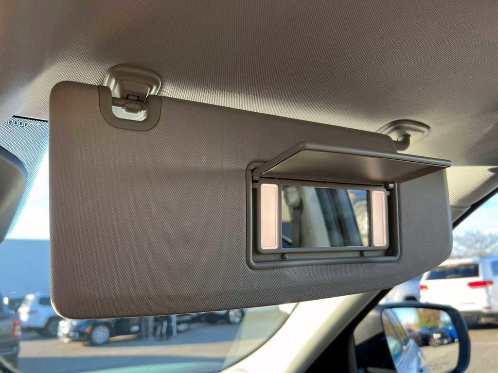 Certified 2023 Jeep Grand Cherokee Laredo w/ Luxury Tech Group I image 31