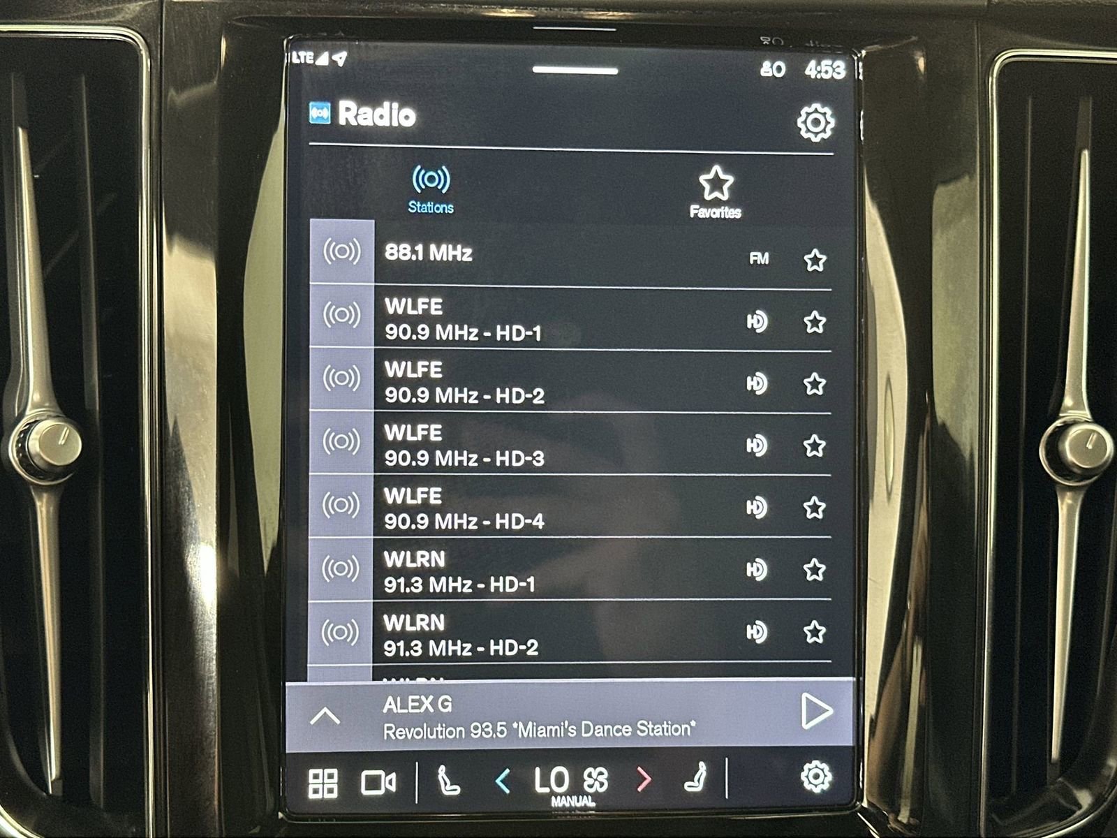 Used 2025 Volvo XC60 B5 Plus image 16