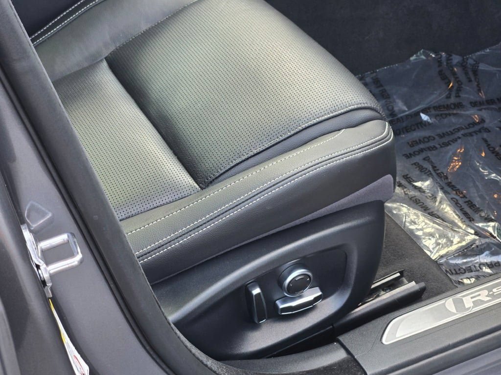 Used 2019 Jaguar XE R-Sport RWD image 8