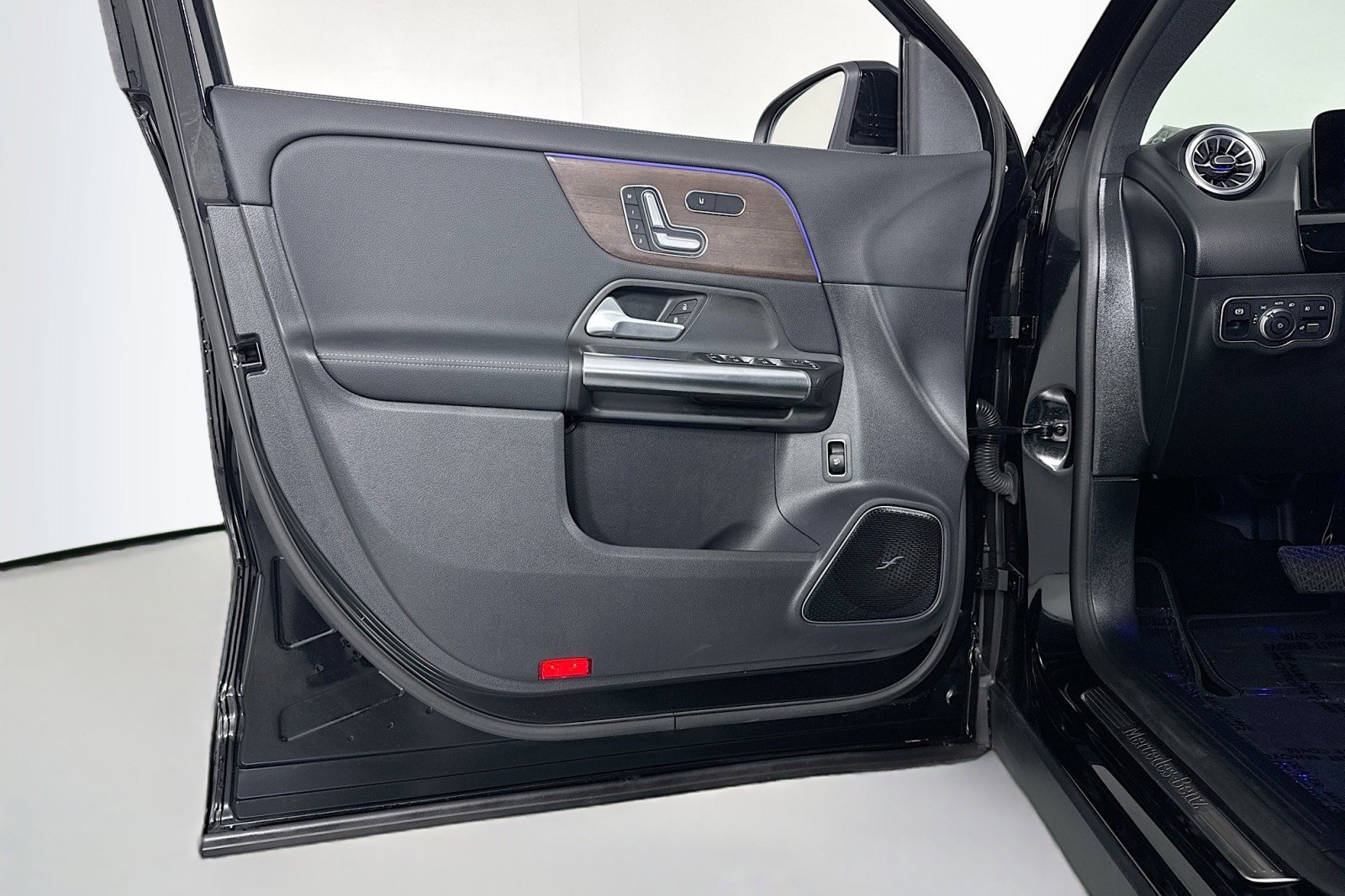 Certified 2022 Mercedes-Benz GLA 250 4MATIC w/ Premium Package image 21