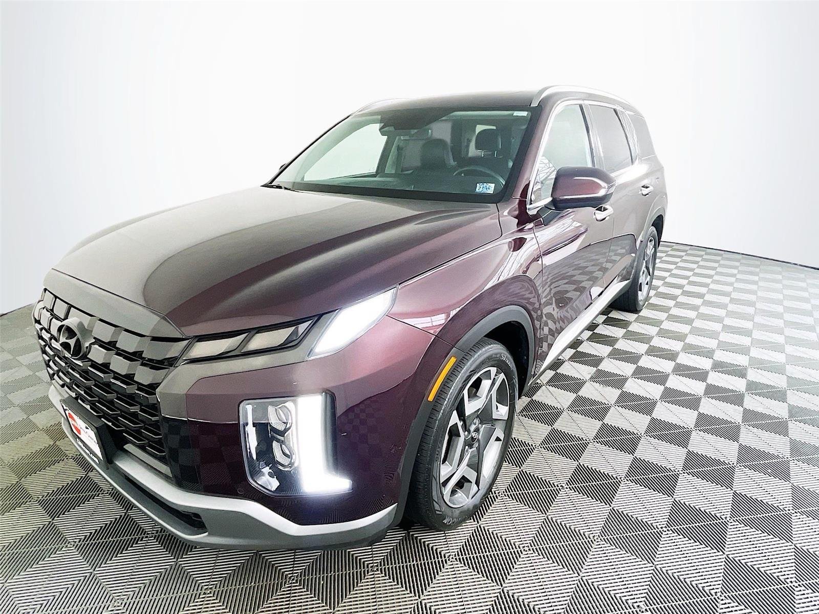 Certified 2023 Hyundai Palisade Limited w/ Cargo Package AWD/4WD image 3