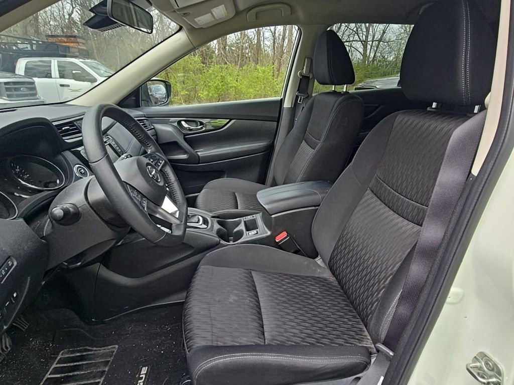 Used 2020 Nissan Rogue SV image 15