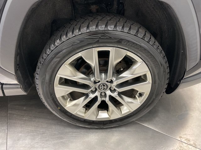 Used 2021 Toyota RAV4 XLE Premium AWD/4WD image 9