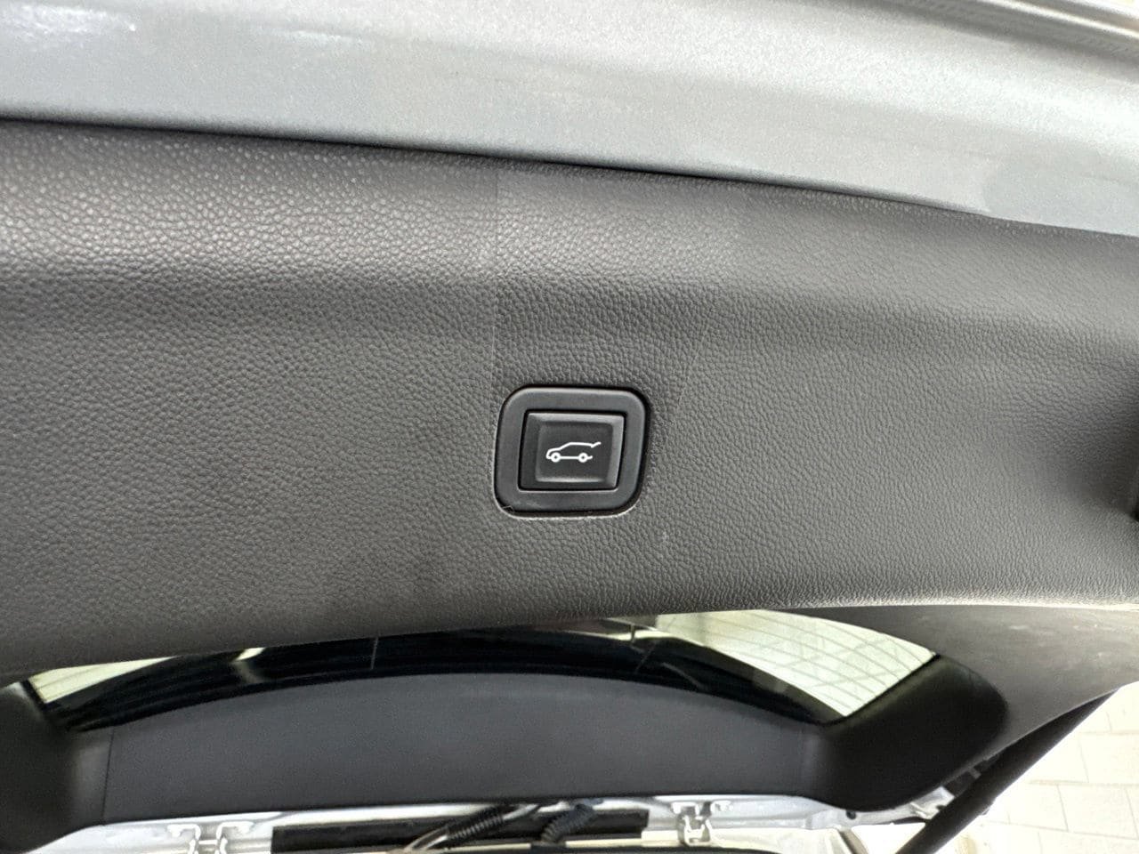 Used 2020 Buick Enclave Essence AWD/4WD image 12