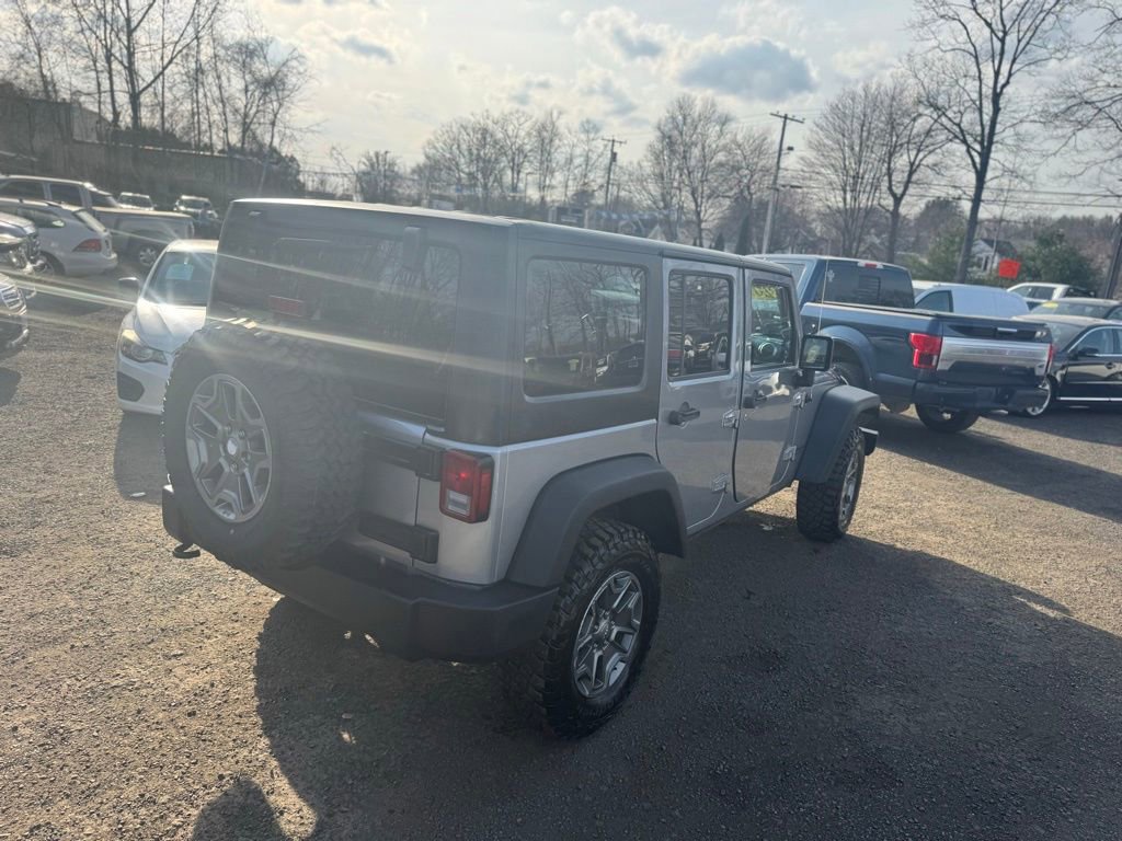 Used 2017 Jeep Wrangler Unlimited Rubicon w/ Connectivity Group AWD/4WD image 8