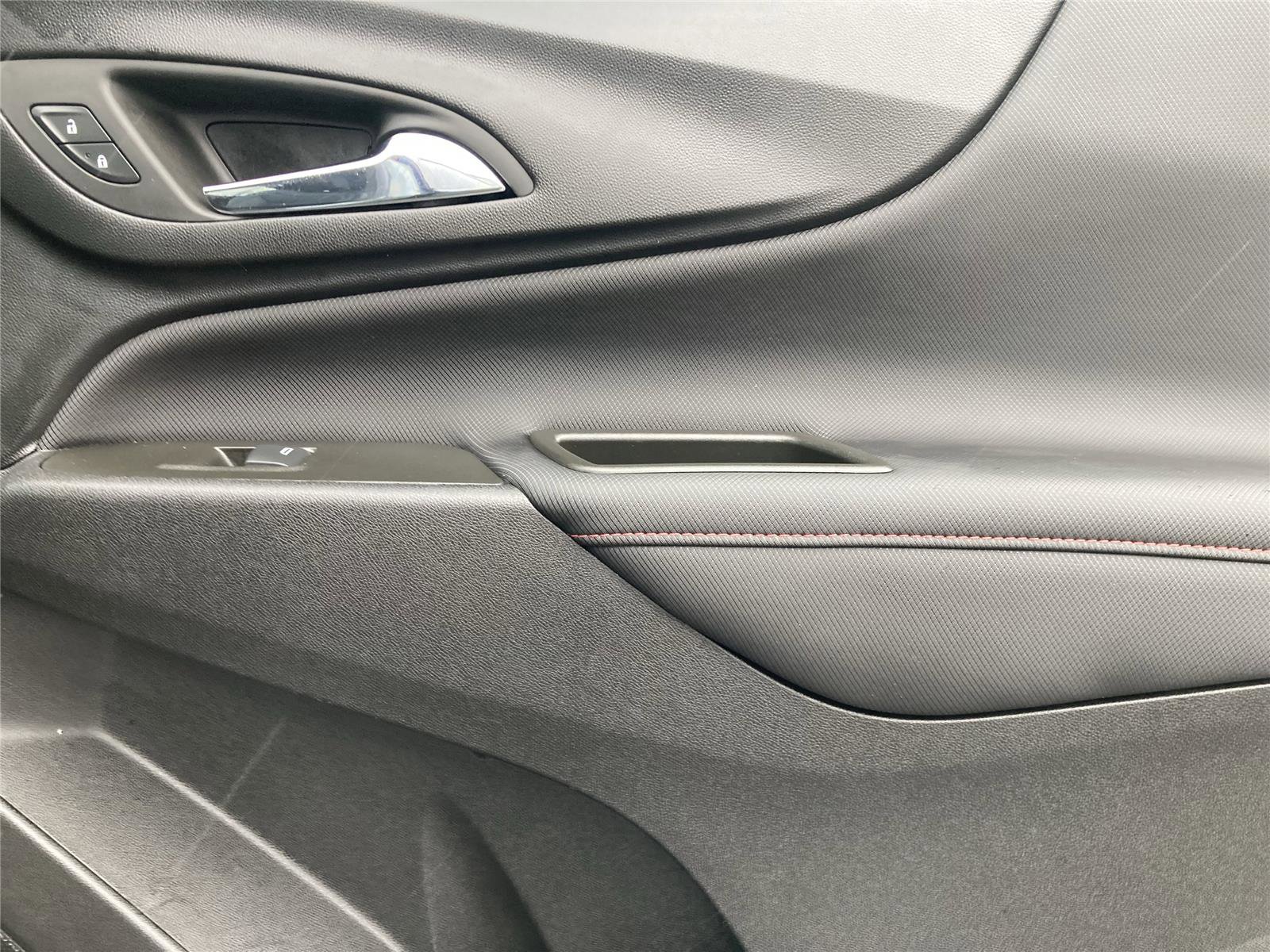 Used 2024 Chevrolet Equinox RS w/ RS Leather Package image 32