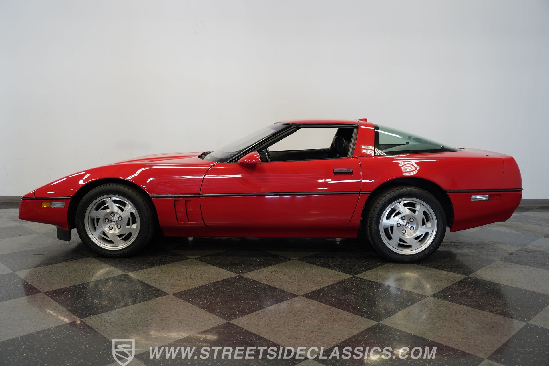 Used 1990 Chevrolet Corvette ZR-1 RWD image 2