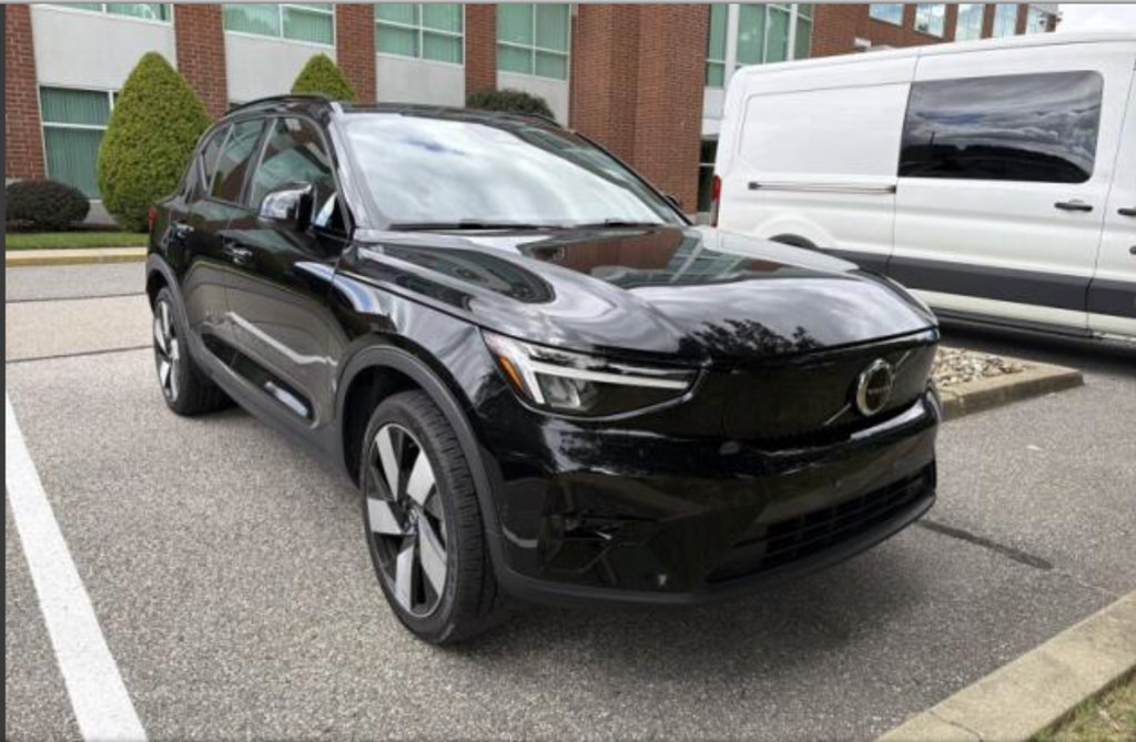 Used 2023 Volvo XC40 Recharge Ultimate w/ Protection Package Premier AWD/4WD image 2