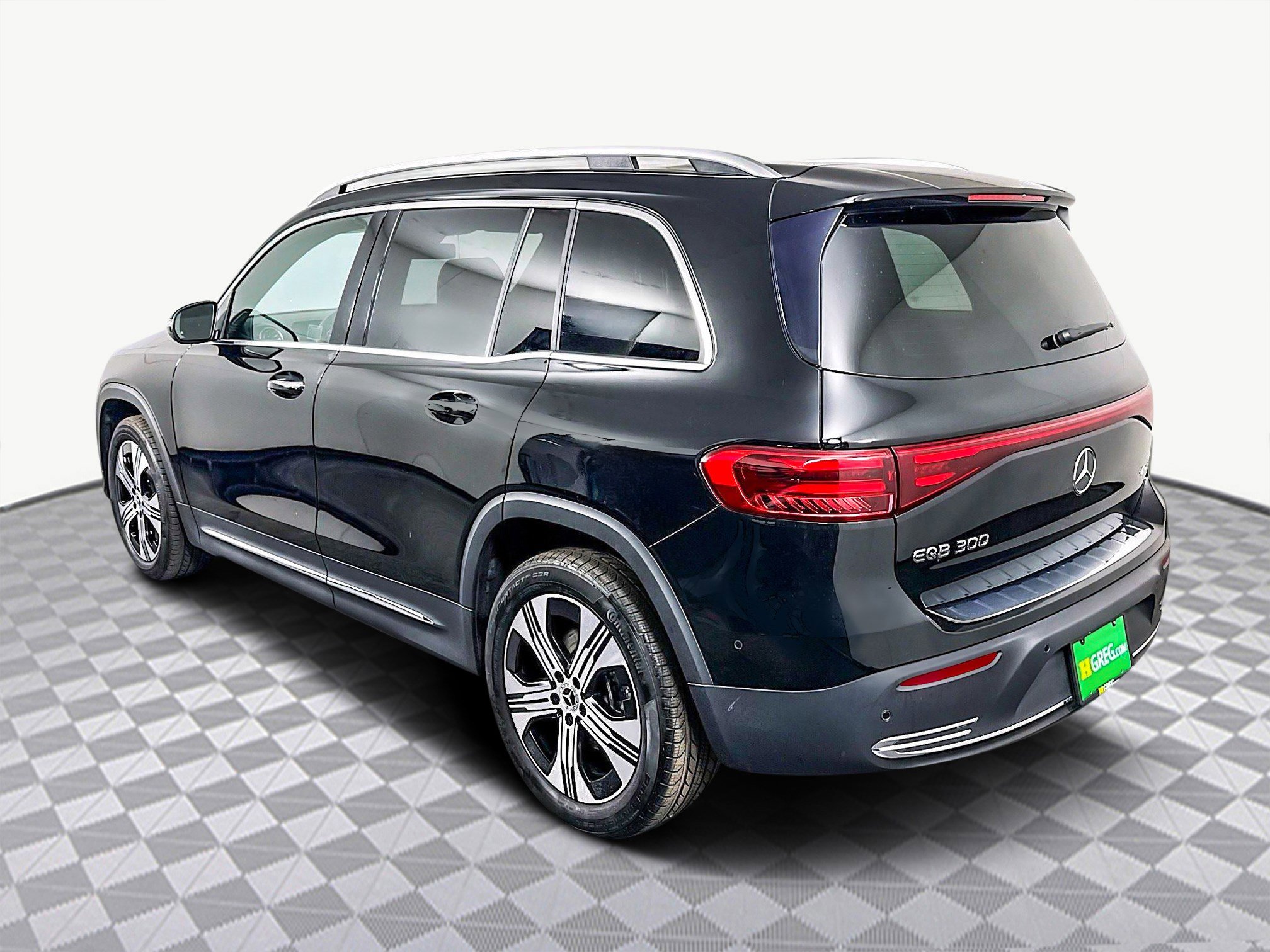 Used 2024 Mercedes-Benz EQB 300 4MATIC image 7