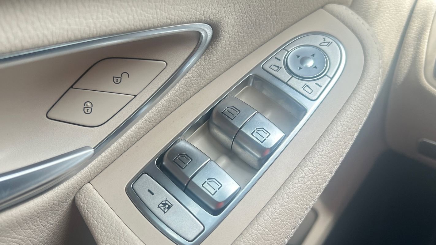 Used 2018 Mercedes-Benz C 300 4MATIC Sedan image 39