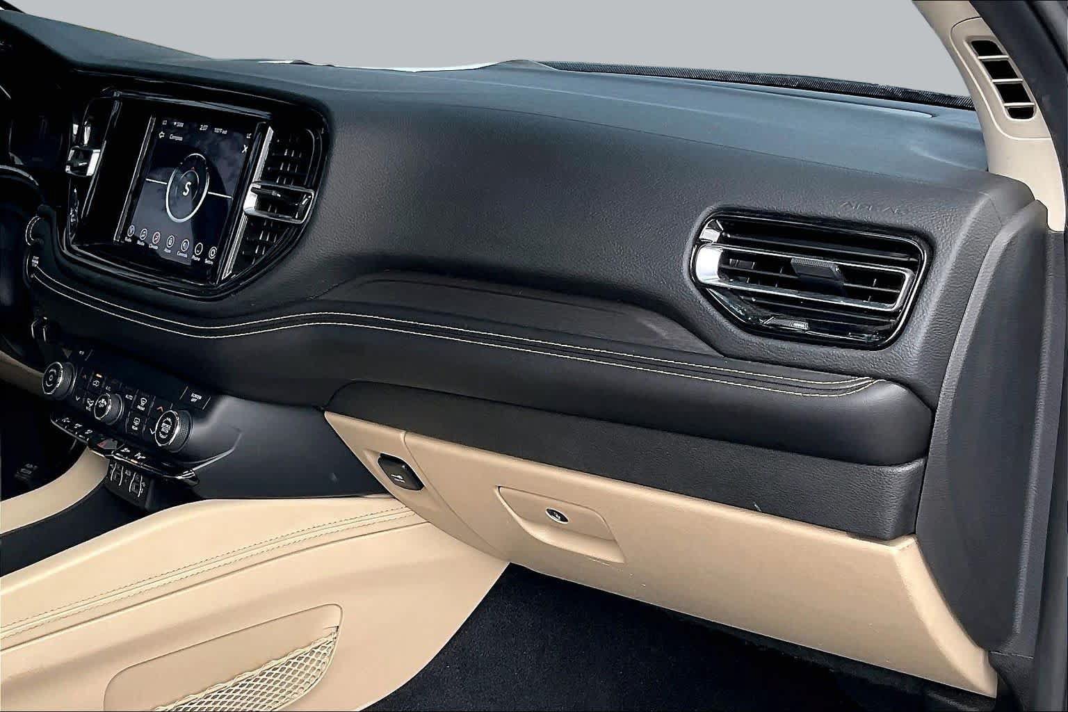 Used 2021 Dodge Durango SXT AWD/4WD image 16