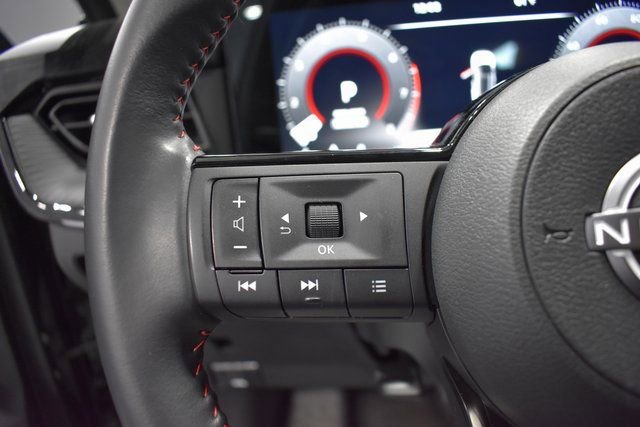 Certified 2025 Nissan Kicks SR image 24