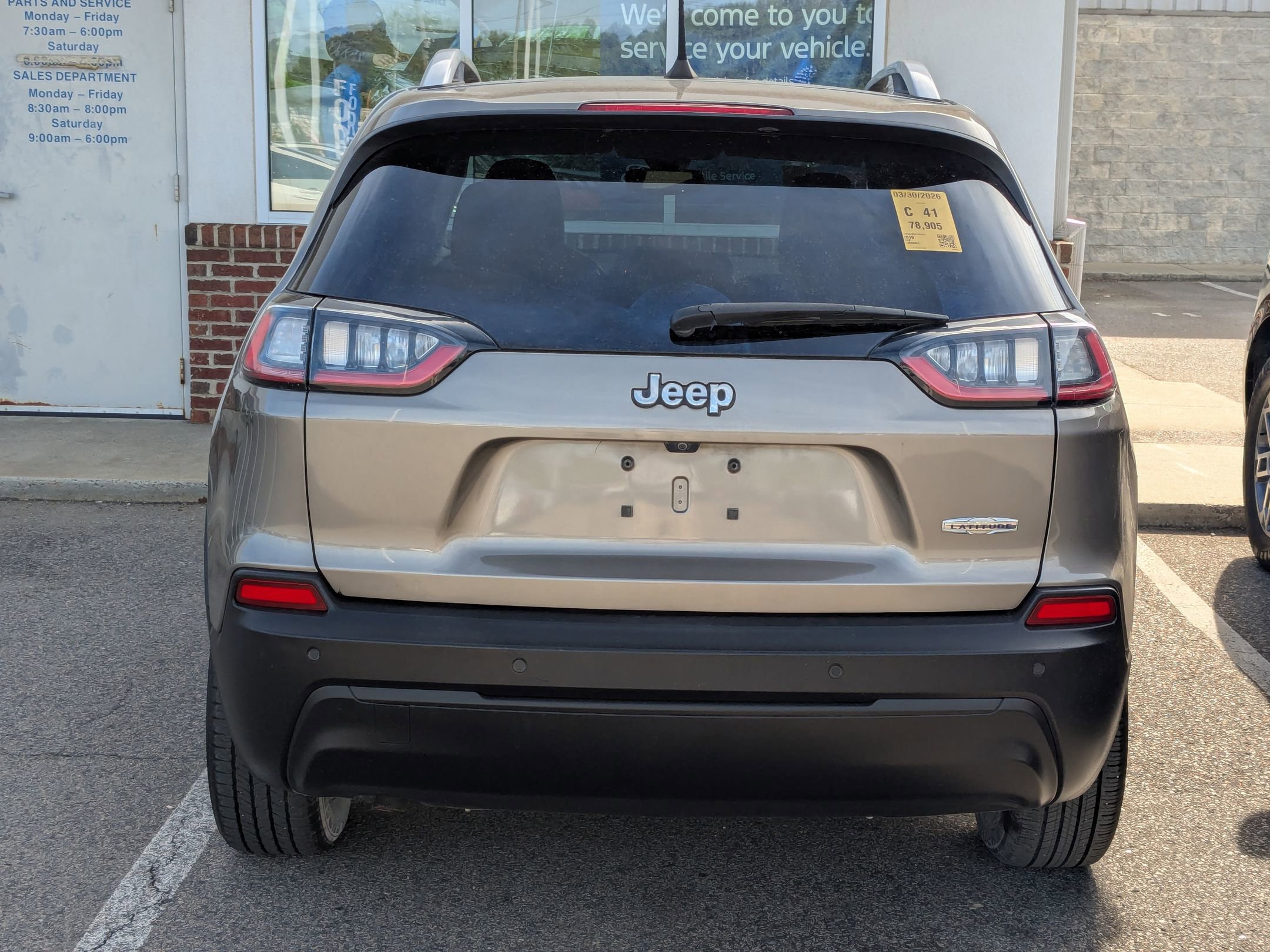 Used 2019 Jeep Cherokee Latitude Plus w/ Comfort/Convenience Group image 4