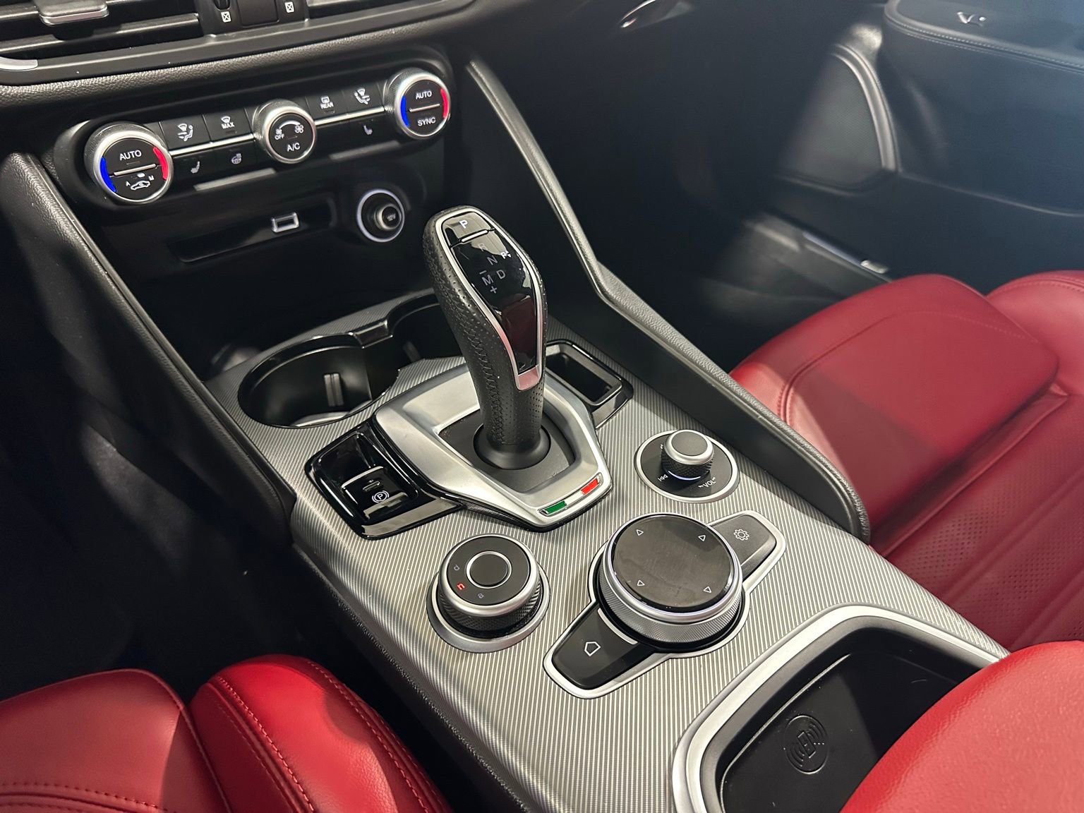 Used 2024 Alfa Romeo Giulia Veloce image 30