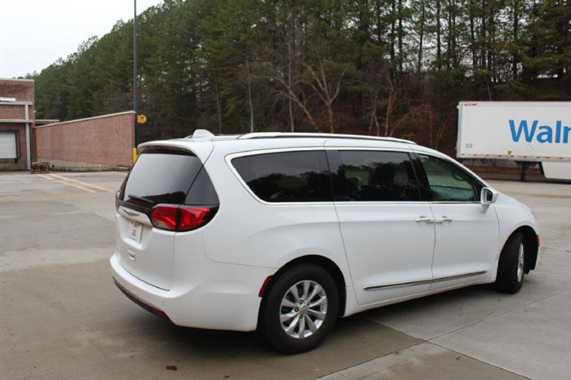 Used 2019 Chrysler Pacifica Touring-L image 5