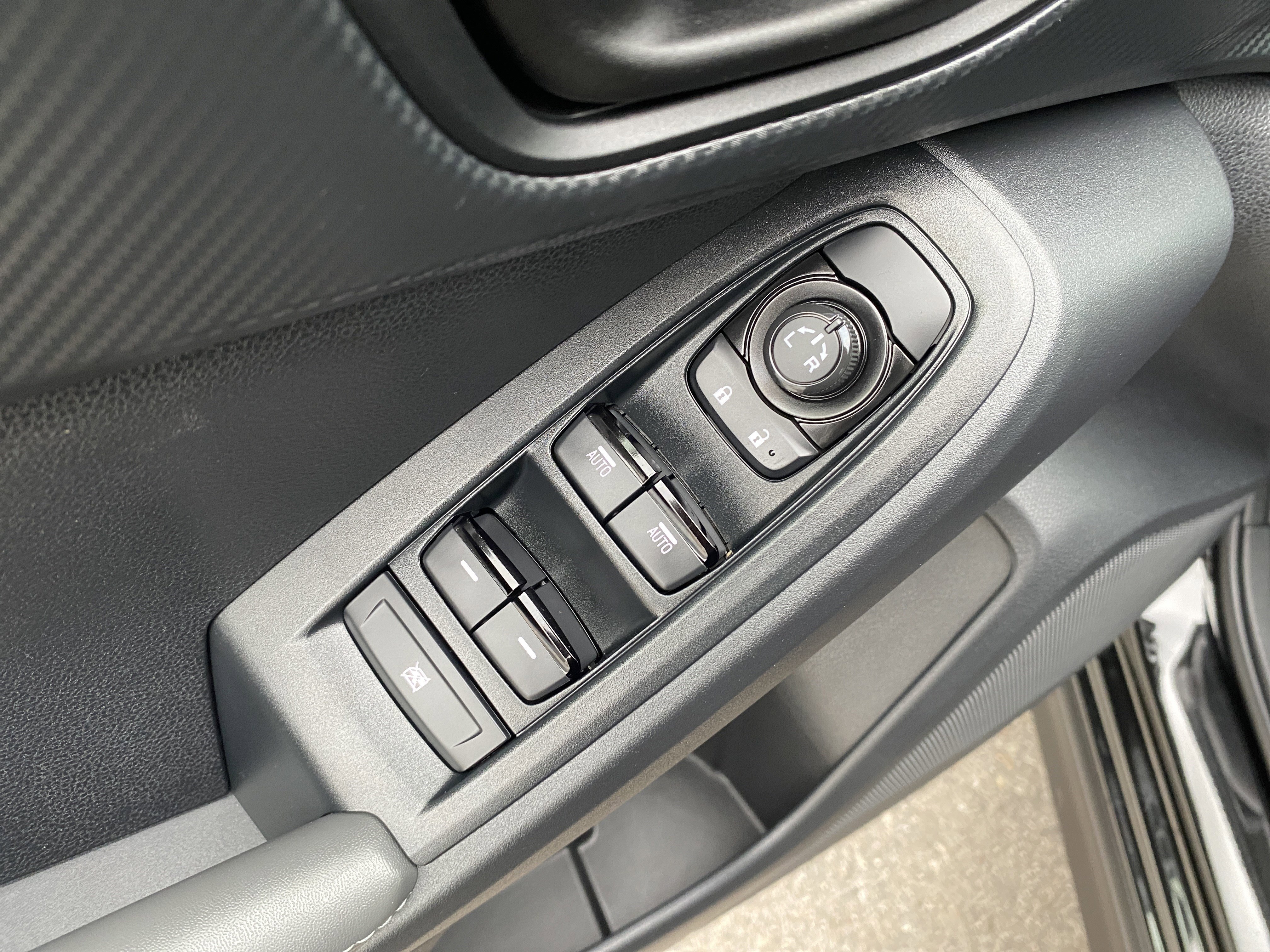 Used 2025 Subaru Crosstrek 2.0i Premium image 18